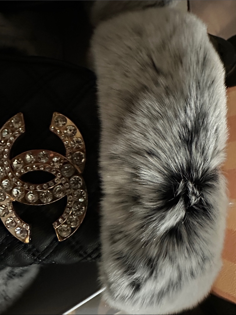 CHANEL Black Quilted Leather Gloves with Grey Fur & Crystal CC Emblem - Picture 5 of 14